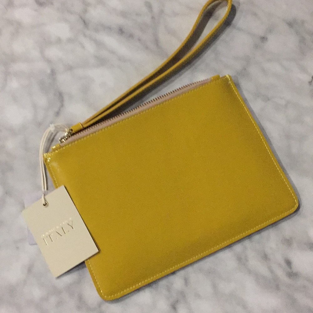 Punto Fibbia Italian Leather Wristlet/Clutch/NWOT